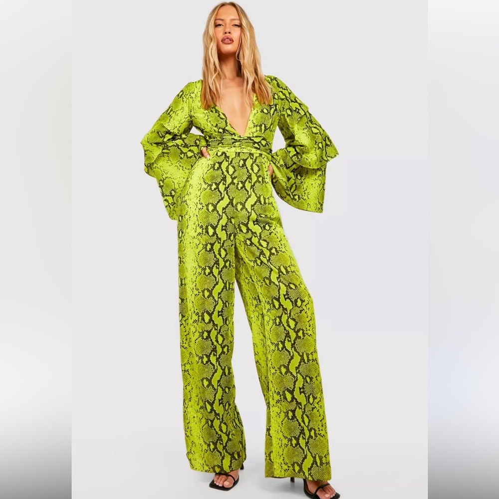 Boohoo tall Snakeskin Print Wide-Leg Jumpsuit size medium uk10